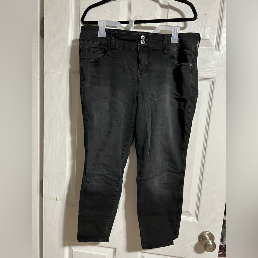 Torrid Black Denim Jegging Jeans.